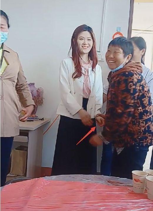 |大衣哥新儿媳首度发文,否认怀孕不会辞去工作,不打算直播当网红