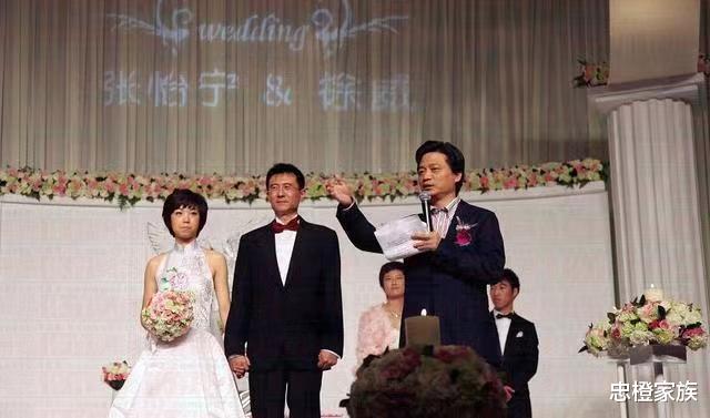 张怡宁|她超越邓亚萍成乒坛女皇，巅峰期退役，丈夫大20岁曾和袁立相恋