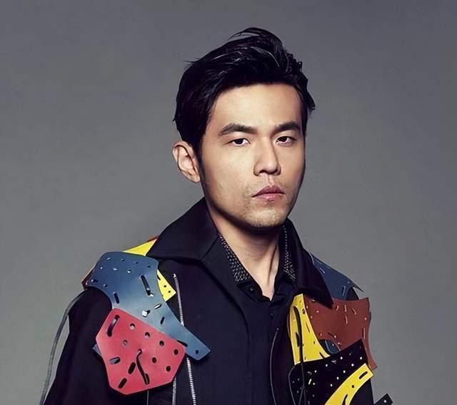 蔡徐坤|蔡徐坤突传噩耗！6400万资产冻结，工作室回应后，真相却不得而知