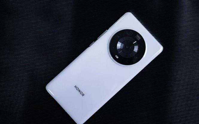 realme|mate系列采用的是后手,如果专门为了玩游戏,realme红魔黑鲨多的是