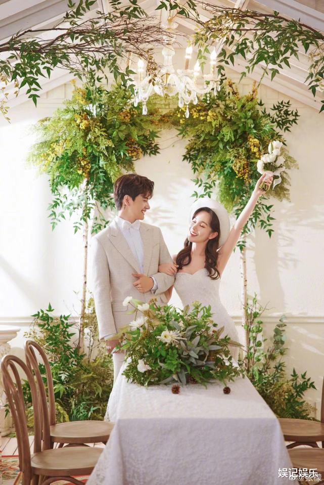 张檬|张檬小五首晒婚纱照，韩式婚服抢镜，自称像韩剧财阀联姻