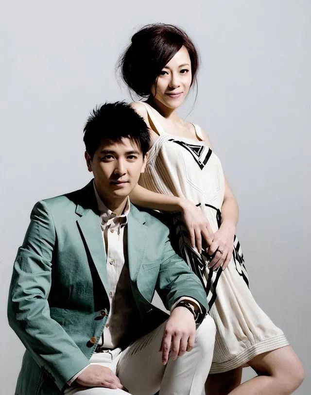 保剑锋|“童年男神”保剑锋喜提热搜,事业翻红感情低调,隐藏多年的娇妻竟然是她