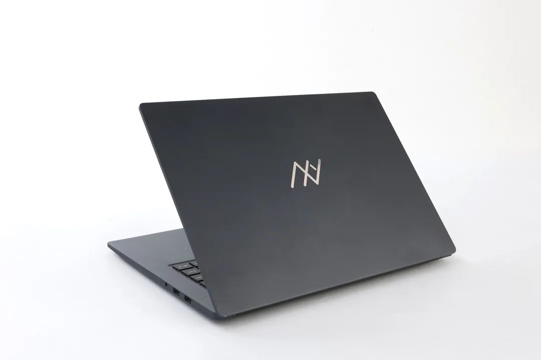 华为|高能大屏的创作本，机械师创物者16评测