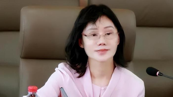 美女校长沈志莉“糊了”：沉迷整容受贿400万，58岁看起来像少女