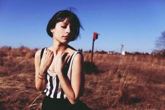 夏季T恤必不可少！学会这三组穿搭组合，洋气时髦又不缺清爽感