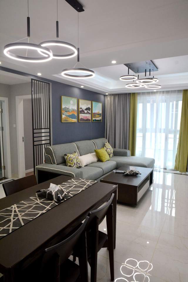 不顾反对在客厅装屏风,家人都一脸不解,完工才知道妙处多