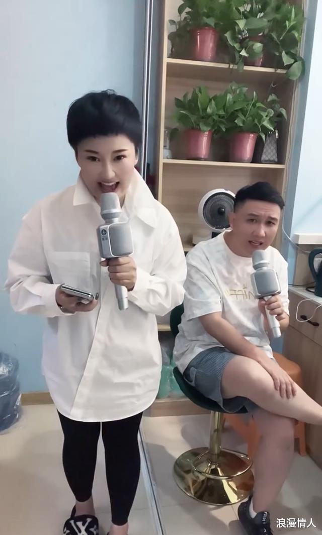 抽脂 赵本山徒弟胖丫出狱后首次与老公杨树林同框唱戏，抽脂减肥变化大