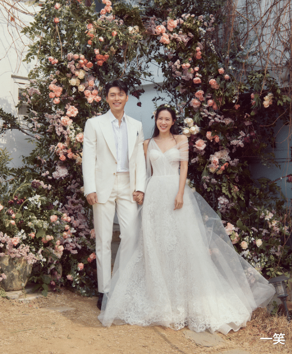 玄彬|孙艺珍玄彬婚礼现场首曝光，两人提前彩排婚礼，会场摆满婚纱照