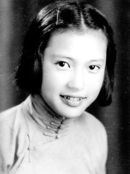 秦怡|秦怡:婚姻坎坷,照顾残疾爱子41年,如今100岁依旧优雅美丽