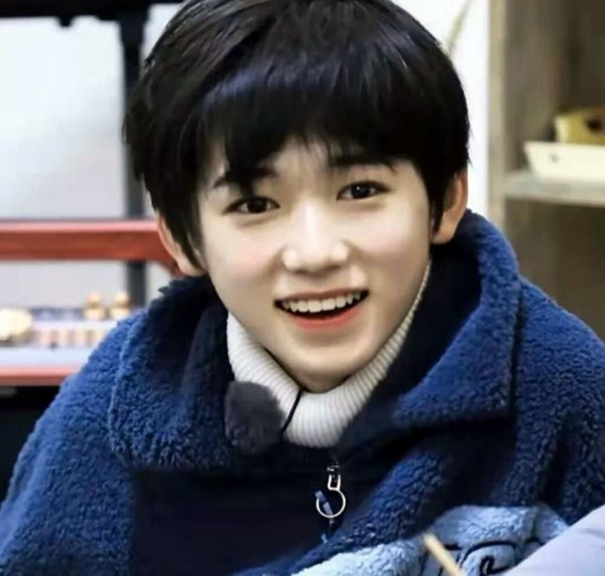 宋亚轩|比起沈腾的包袱，关晓彤的美腿，宋亚轩这次真的“惊到”我了