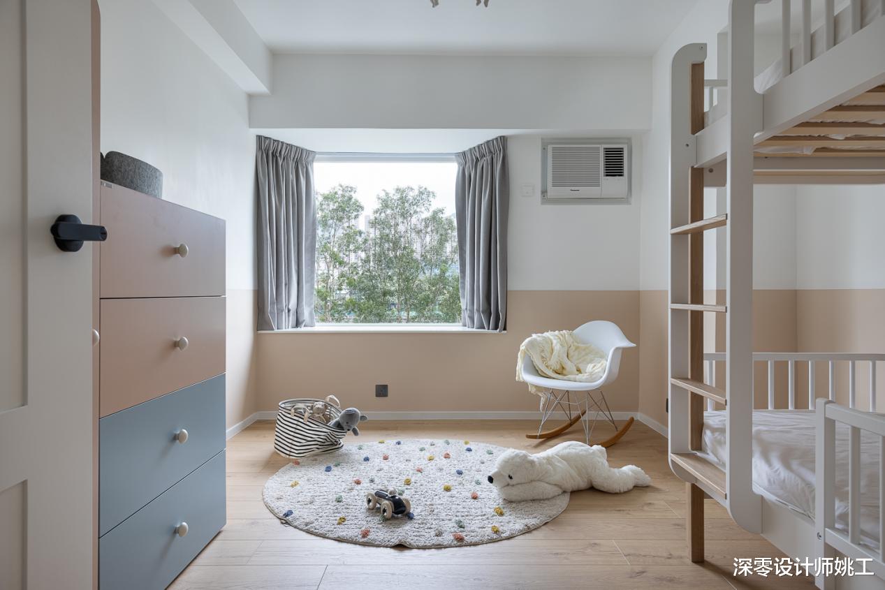 110㎡2室2卫带大横厅，玄关柜和电视柜相连，客餐一体看着清爽万分