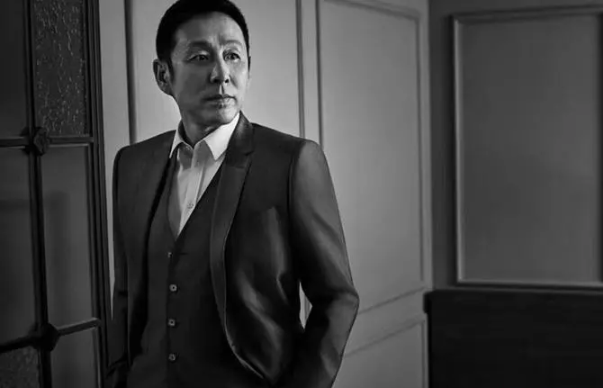 郑少秋|刘德华魅力依旧,郑少秋挺拔如松,盘点一些“不老男神”