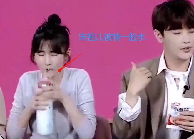 明星|女主播内衣滑落引发热议!腹部位置鼓起一大包,网友:太敬业