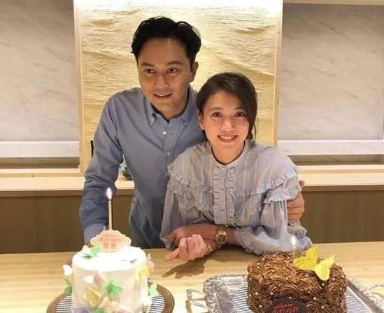 袁咏仪|张智霖与袁咏仪刚结婚不久时，就接到了“地产神童”罗兆辉的电话