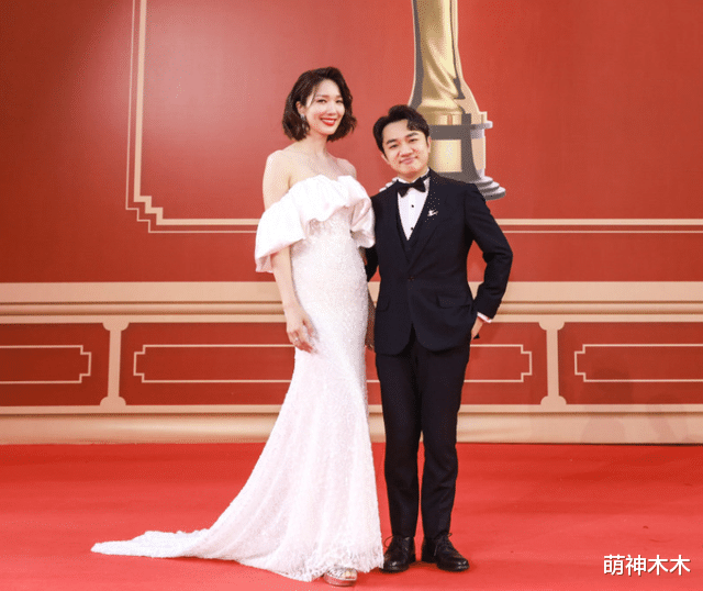 陈都灵|北影节红毯名场面:陈都灵脱妆被李一桐艳压,时代少年团抢麦出圈