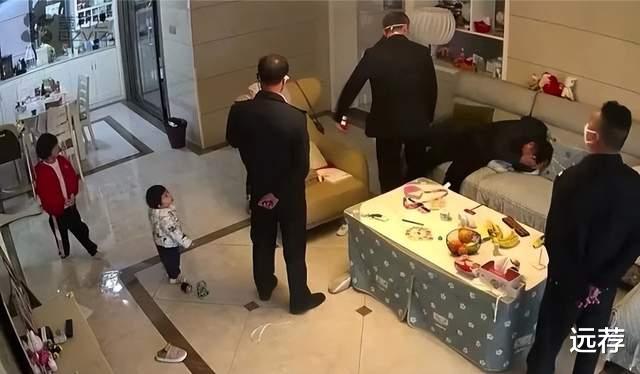 浏阳打人街道主任被开除公职!网传在KTV搂抱女子属实!