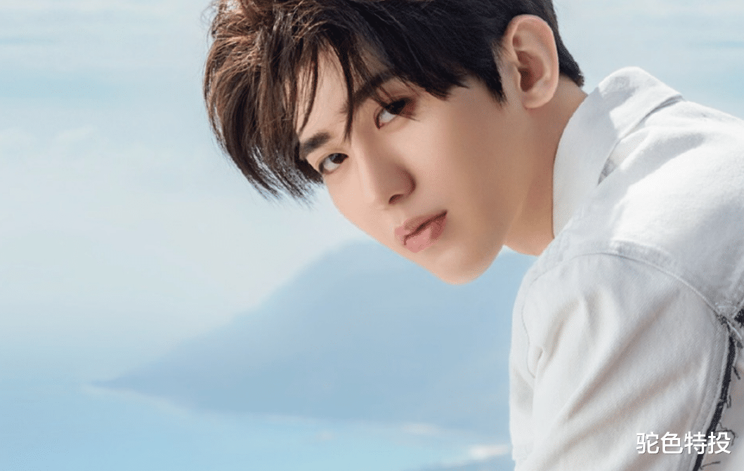 蔡徐坤|近几年蔡徐坤的状态简直像换了一个人,自信从容,眼睛里多了坚定