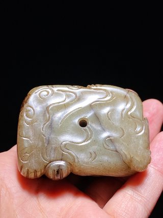 和田玉籽料|宋 和田玉籽料 黑沁 瑞兽 神兽 把件 摆件 席镇