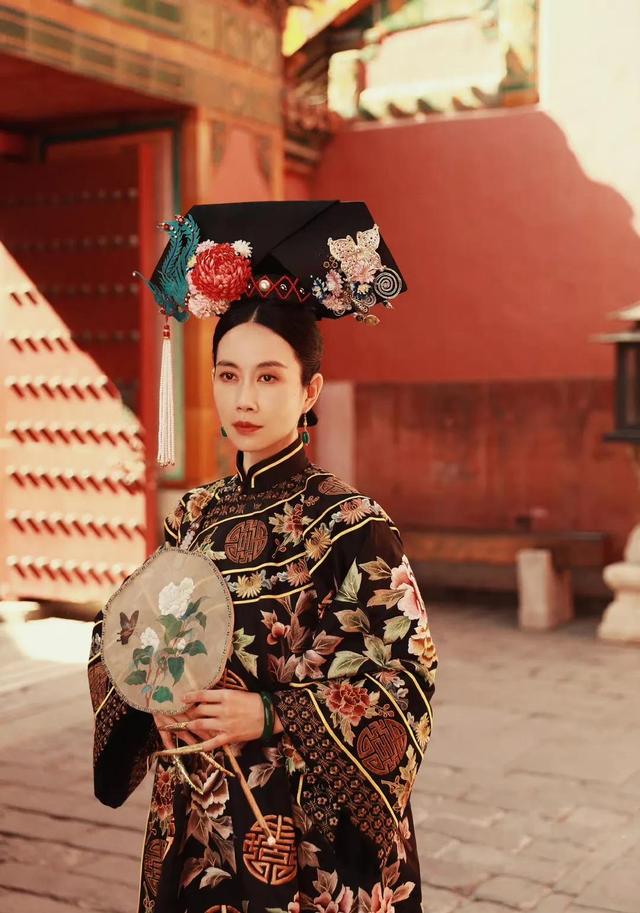 温峥嵘|演员温峥嵘：嫁初恋生一子，44岁风采依旧