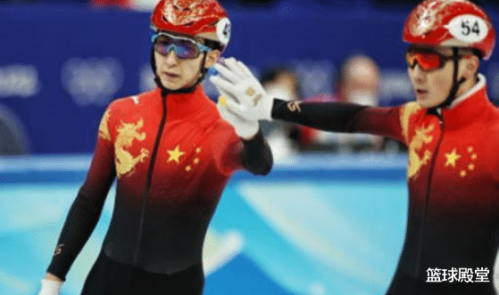 武大靖|首金！中国获混合接力冠军！武大靖累坏，全员护送国旗引发自豪
