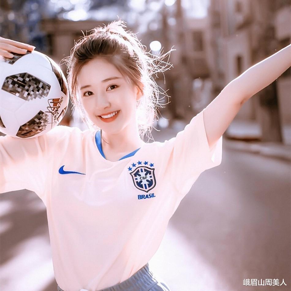 发型 女人不管年龄多大,尽量远离这4种“发型”,土气显老还没品位