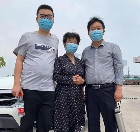 宽哥被曝要参加联谊会,遭到网友质疑和调侃,潘律去驻马店被尾随