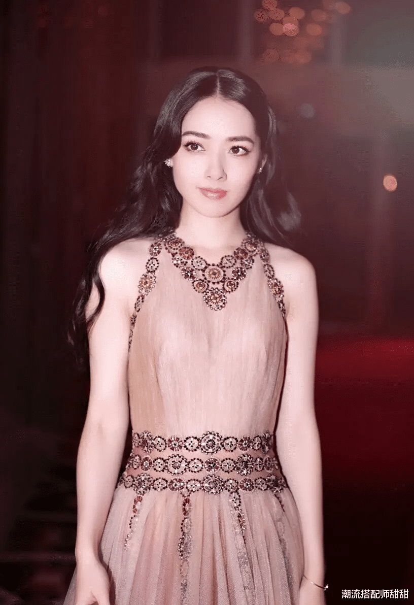 香槟|郭碧婷美回南湘时代，感觉美的都发光了，不像是当妈的女人