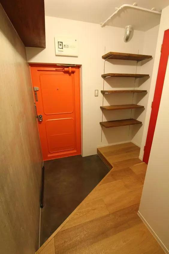 玄关做成下沉式,哪怕面积再小都能坐着换鞋,家里还没灰