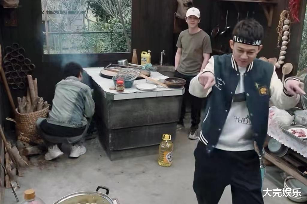 综艺节目|最穷综艺出炉:过气艺人担任嘉宾,村民担任场工,宣传费不足五万