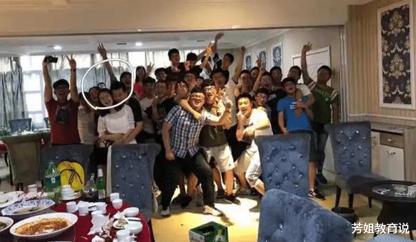 |学生坦言：一次同学聚会让他明白了编制和名企的区别，幸亏没选错