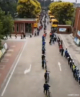 “刚租的房子，打扫柜子发现的，我是不是发财了？”急需鉴定啊！