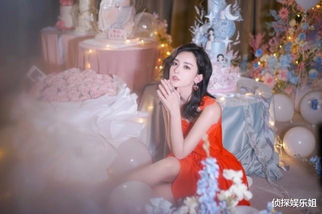 古力娜扎|古力娜扎活动生图,穿白裙秀发披肩超甜美,无滤镜被赞盛世美颜