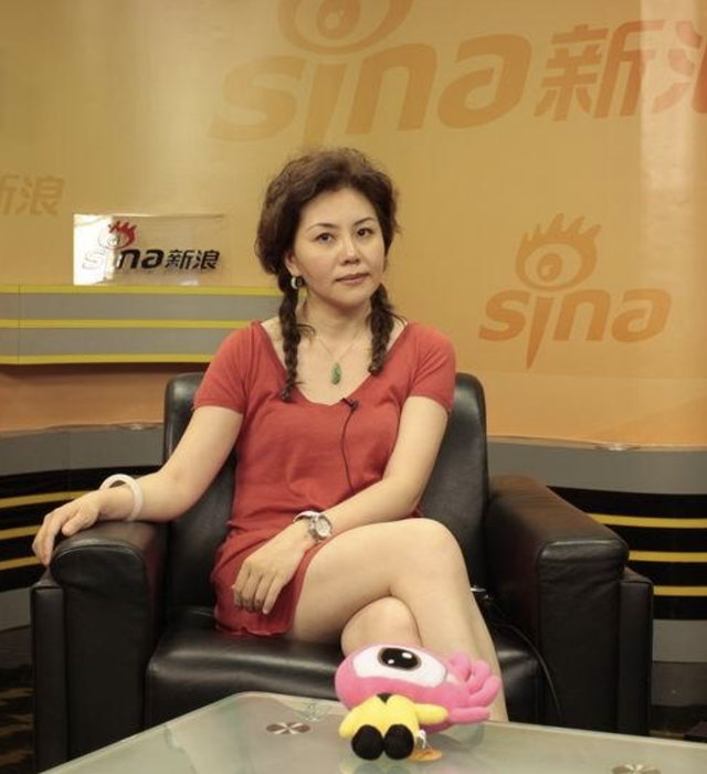 方静|央视女主播方静:一生未婚,身陷“间谍门”,患癌早逝痛了父母心