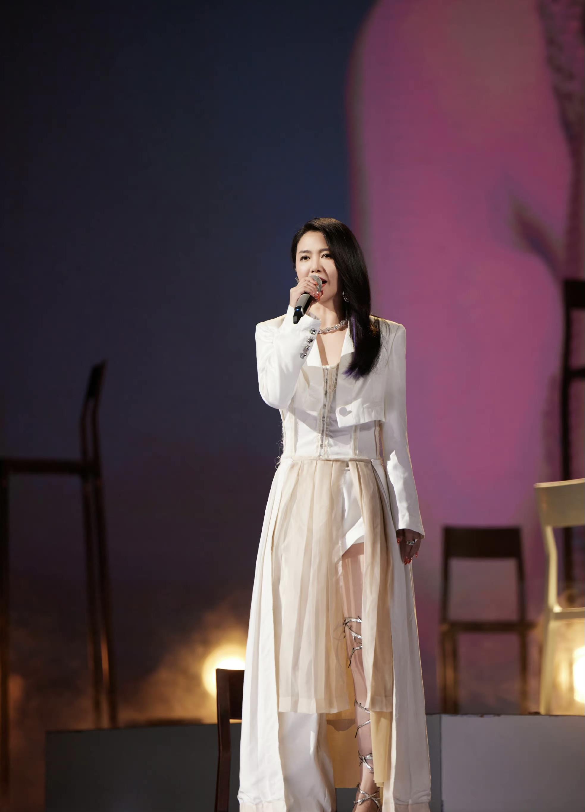 姐姐|乘风破浪成团夜，造型师审美上线，除了芭比粉其他造型原地封神