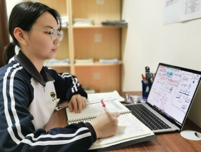 “不付钱就别想上课”,网课平台开启会员制,韭菜割到学生身上