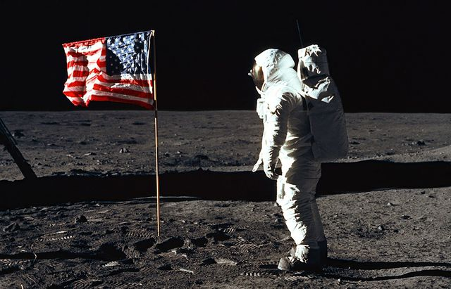 摊牌!美国重启登月计划,NASA局长坦言,不准让中国抢先登陆月球