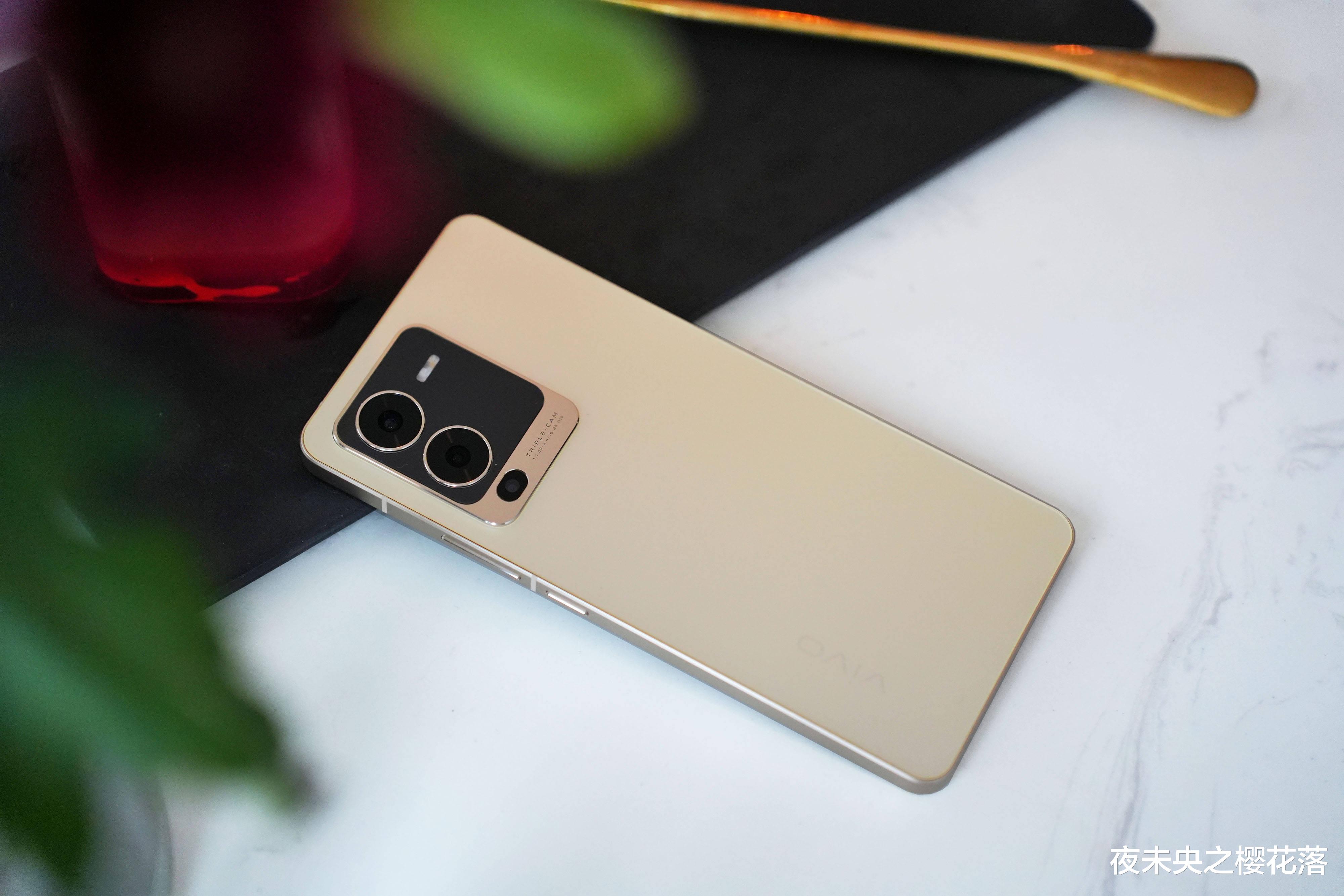 vivo s15|S系列史上最大突破，性能影像全面出彩，vivo S15值得买吗？