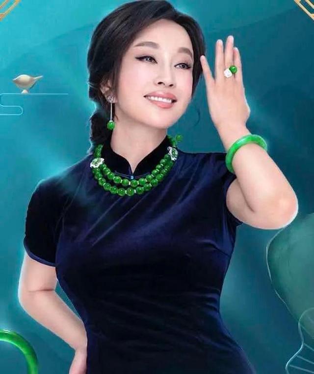 刘晓庆|刘晓庆：从“亿万富姐”到狱中女囚，如今70岁依旧狂妄，凭什么？