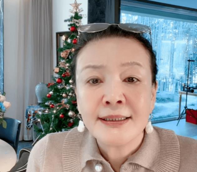 张兰|张兰内涵具俊晔买不起剃须刀,用对方宣传照卖牙膏,网友:过分了