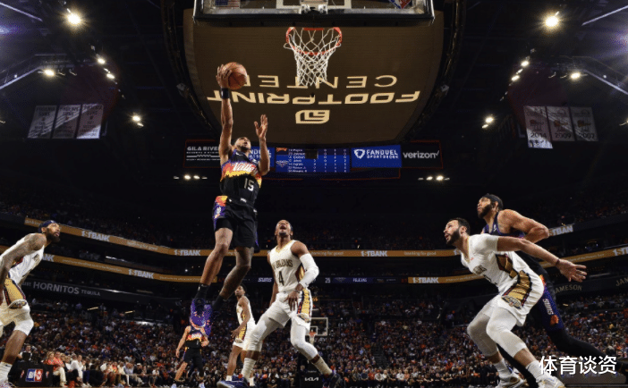 布克|NBA大爆冷！联盟第一倒下，英哥37+11+9创奇迹，布克半场31分伤退