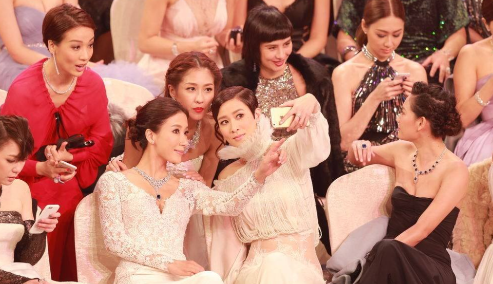 TVB|入行TVB两年，获取大好资源，被大佬邀请饭局后，她看到了自己出场的标价