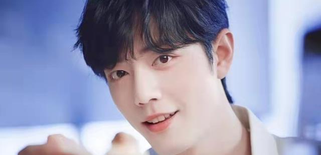 张艺谋|迪丽热巴两次新剧开播均遇对手，先肖战后杨洋，做到一枝独秀不易