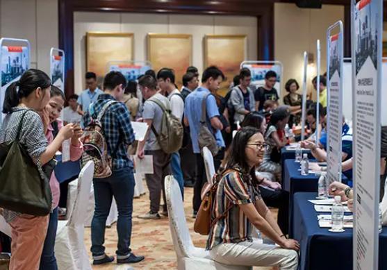 留学生|“因为你是留学生才多给三百”，海归男生面对薪资，有点哭笑不得