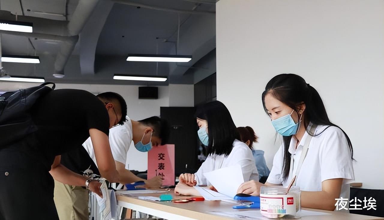 专升本|专升本毕业,与普通本科毕业生存在差距,专升本还有没有必要?