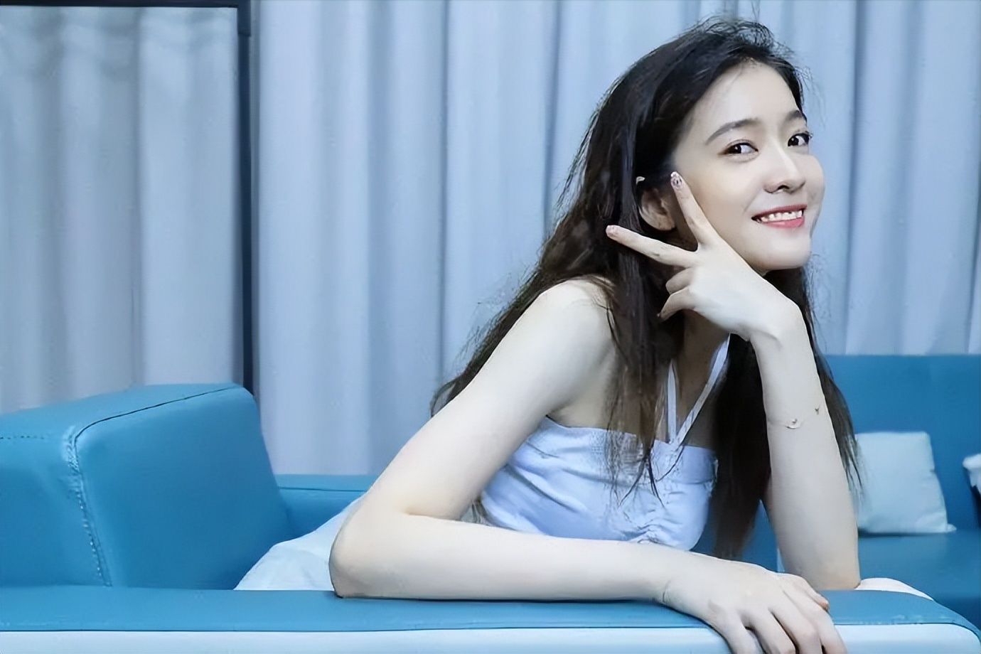 张雪迎|杨紫蛋糕事件持续发酵，张予曦被扒曾经染绿发，张雪迎再度被提起