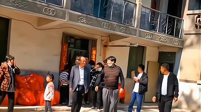 朱之文|大衣哥儿子订婚第二天，一家三口陪新媳妇回门，女方家显得寒酸