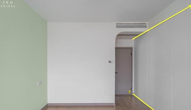 别在床尾挂电视了,试着装个卡座+书桌,功能性不降反升!