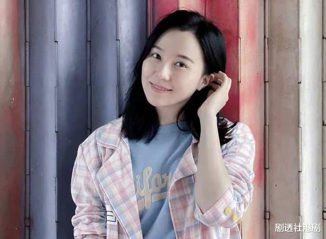 |41岁香港著名女星为转运宣布改名，至今仍是单身，身边不缺追求者