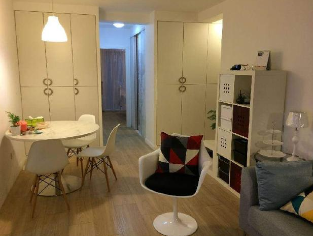 结婚6年终于买房了！虽然是个小户型但是带了个衣帽间，好开心