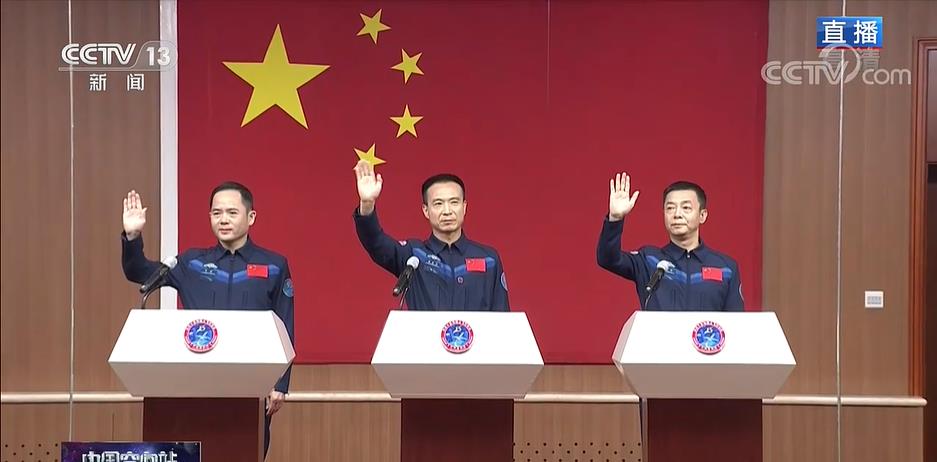 中国载人航天30周年,初代航天员25载追梦,终随神舟十五号飞天